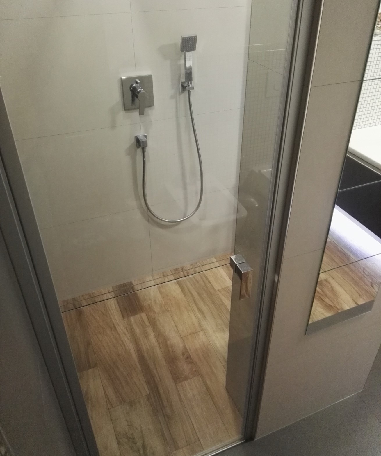 Dlažba Chalet v sprchovém koutu