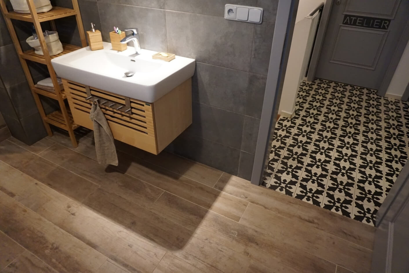 dlažba imitace dřeva Wood Relive v koupelně