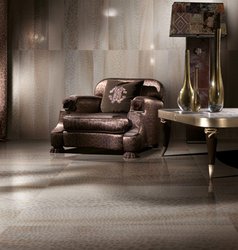 Luxusní obývací pokoj s obkladem a dlažbou Giaguaro Mask