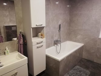 Koupelna s obkladem a dlažbou Pulpis