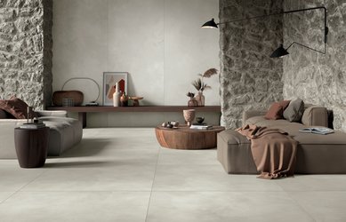 Obývací pokoj s obklady a dlažbou imitující cementovou stěrku Clay Calm