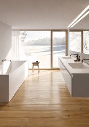 Skandinávská koupelna s dlažbou v dekoru dřeva MEGEVE (rovere)