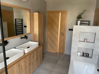 Koupelna se serií Lemmy