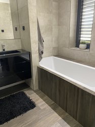 Koupelna s dlažbou Travel a obklady Officine