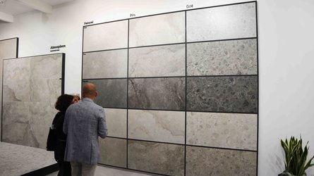 Kolekce obkladů a dlažeb s dekorem kamene Atmosphere - Veletrh Cersaie 2022