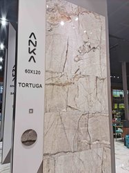 Obklady v imitaci mramoru Tortuga na veletrhu Unicera 2022