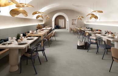 Dlažba imitace kamene Motley 05 v komerčním prostoru restaurace