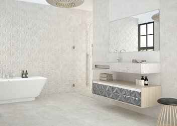 Světlá koupelna se serií obkladů Dixon v kombinaci barev