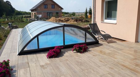 Dlažba okolo bazenu ze série Noon