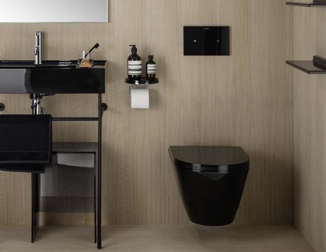 Černé designové WC od výrobce Laufen.