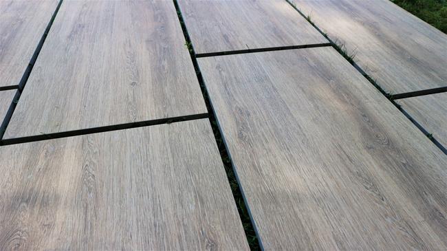 2cm dlažba na terasu imitace dřeva Koru Oak 45x90x2 cm 1. jakost