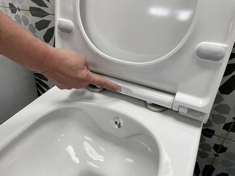 AVVA CLEANWASH závěsná WC mísa, integrovaná baterie a bidet. sprška, Rimless, 35,5x53cm, bílá
