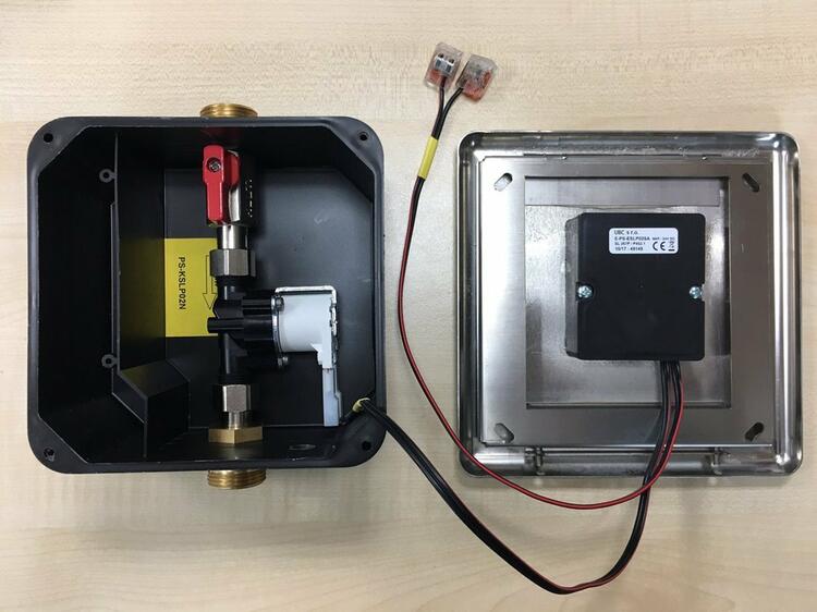 Podomítkový automatický splachovač pro urinál 24V DC, nerez lesk