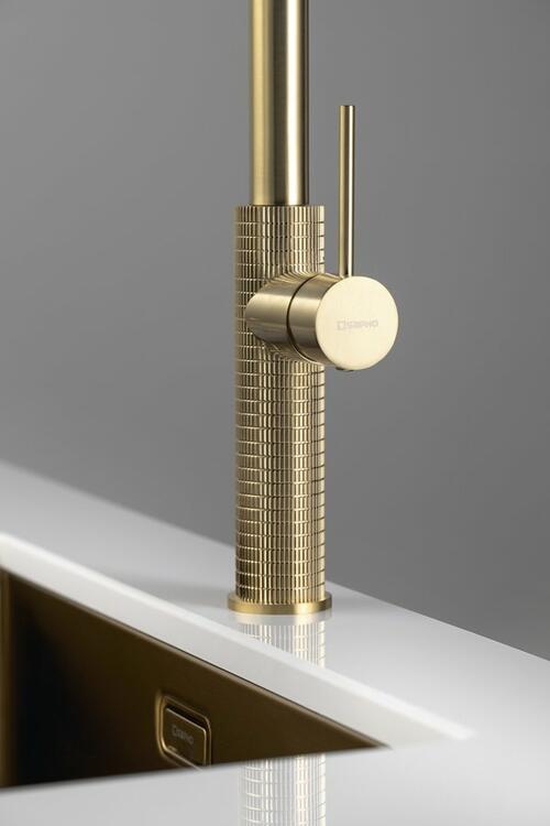 Dřezová stojánková baterie s výsuvnou sprškou zlato – Sapho FLAWO FR576GB