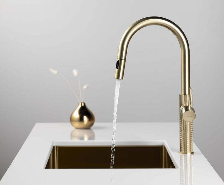 Dřezová stojánková baterie s výsuvnou sprškou zlato – Sapho FLAWO FR576GB