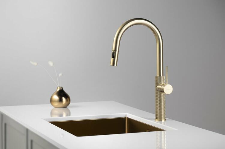 Dřezová stojánková baterie s výsuvnou sprškou zlato – Sapho FLAWO FR576GB