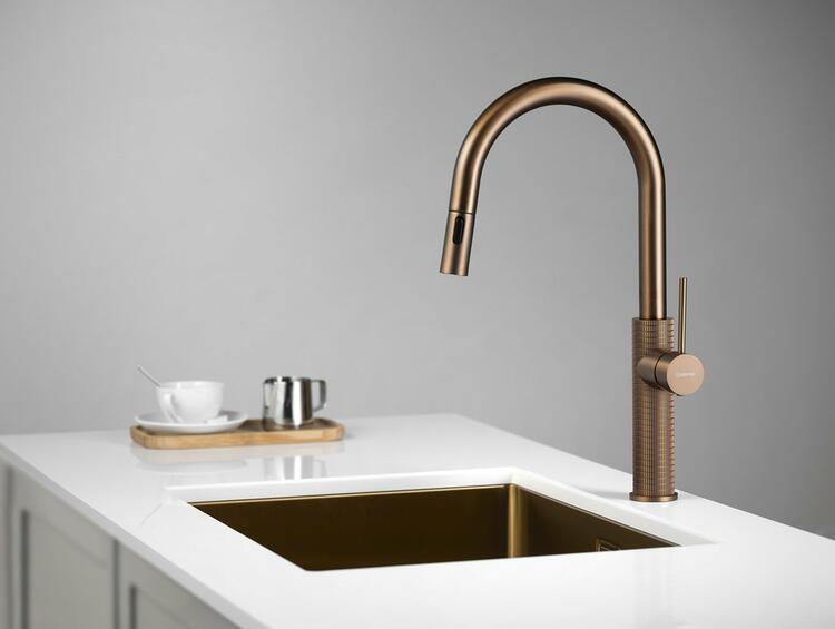 FLAWO stojánková dřezová baterie s výsuvnou sprškou, měď mat