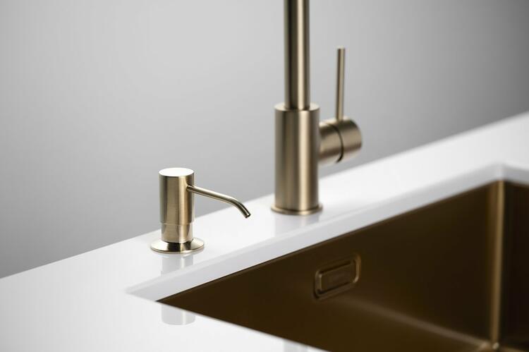 Zápustný dávkovač mýdla, kulatý, zlato mat