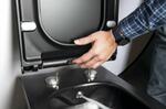 AVVA CLEANWASH závěsná WC mísa, integrovaná baterie a bidet. sprška, Rimless, 35,5x53cm, černá mat