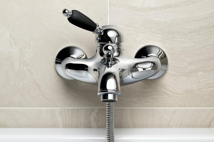 KIRKÉ BLACK nástěnná vanová baterie, černá páčka, chrom