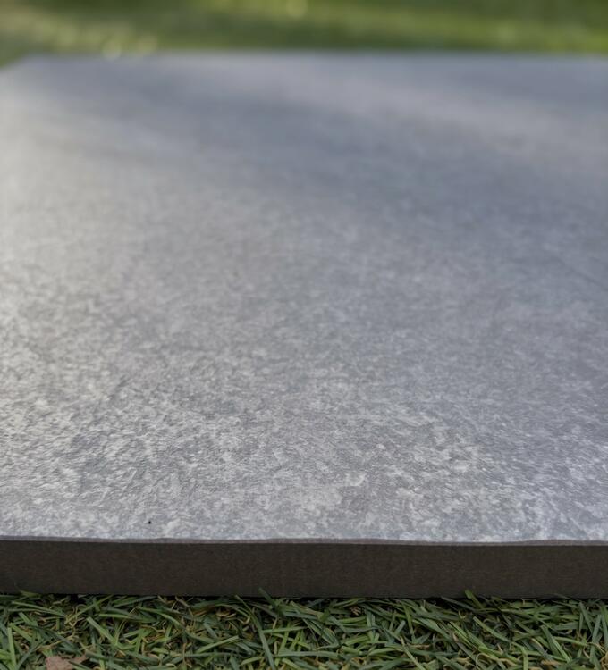 2cm dlažba na terasu imitace kamene Dakota Dark Grey 60x60x2 cm