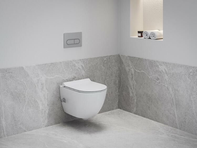 WC s bidetovou tryskou Uni Chrome RimOff, závěsný, bílá