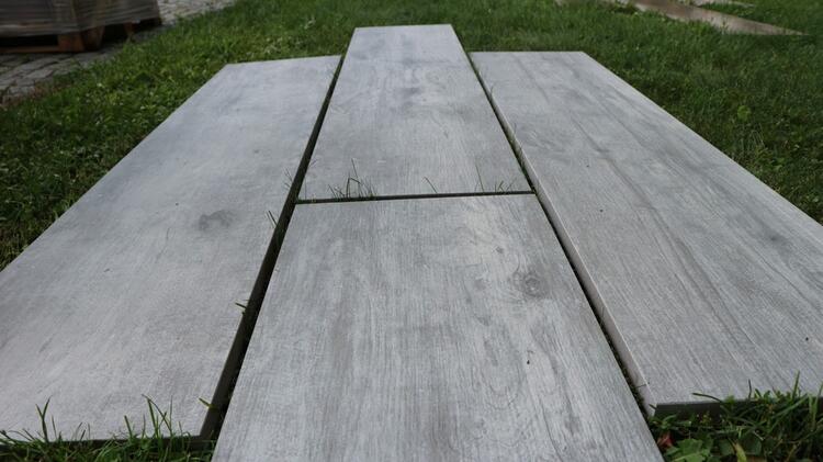2cm dlažba na terasu imitace dřeva Tiber Wood Grigio 30x120x2 cm 2. jakost