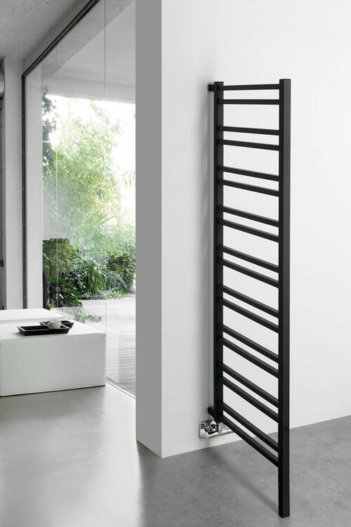 METRO SPACE otopné těleso 550x1430 mm, do prostoru, černá mat