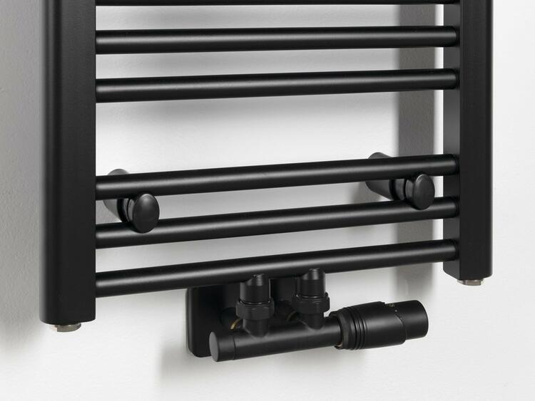 Koupelnový radiátor 400x1570 mm, středové připojení, černá mat – Bruckner Albrecht 600.113.6