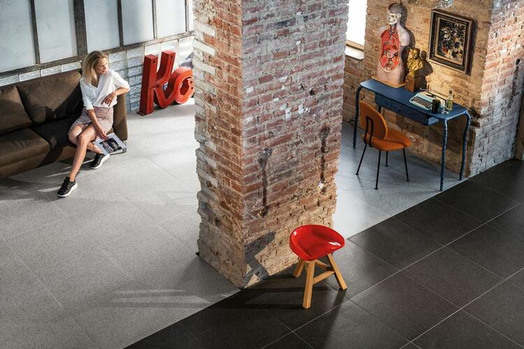 RAKO Linka dlaždice slinutá hnědočerná 20x20 cm