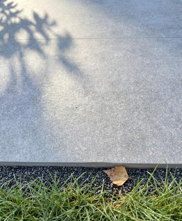 2cm dlažba na terasu imitace kamene Stones Grey 45x90x2 cm