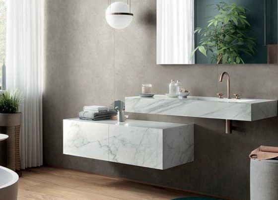 Koupelna s umyvadlem vyrobeným z dlaždic. | Designová vychytávka: Umyvadla, vyrobená z keramických dlaždic