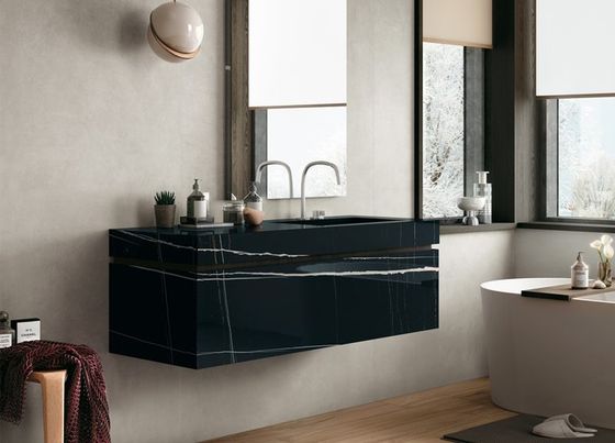 Koupelna s umyvadlem vyrobeným z dlaždic. | Designová vychytávka: Umyvadla, vyrobená z keramických dlaždic