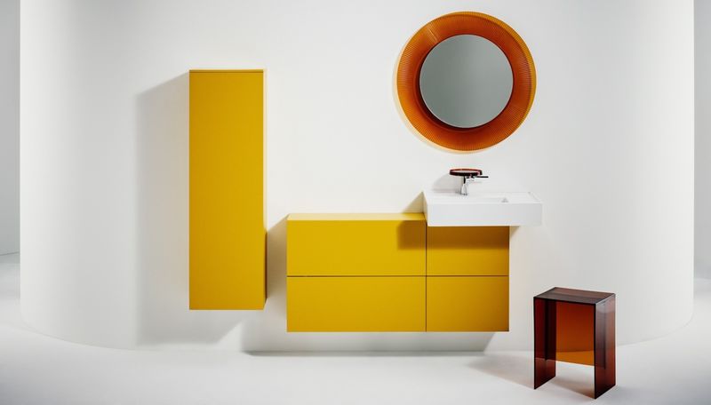 Koupelnová kolekce Kartell by Laufen má krásné barvy a nábytek v transparentním provedení. | 1. Plastový transparentní nábytek vnáší do koupelny barvy a neuvěřitelnou lehkost