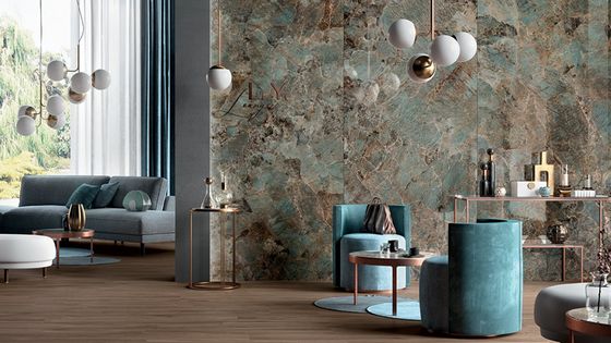 Na veletrhu CERSAIE sklidil velký obdiv velkoformátový obklad Cosmopolitan v imitaci mramoru. | Velkoformátové obklady a dlažby se staly hitem na prestižním veletrhu CERSAIE 2019