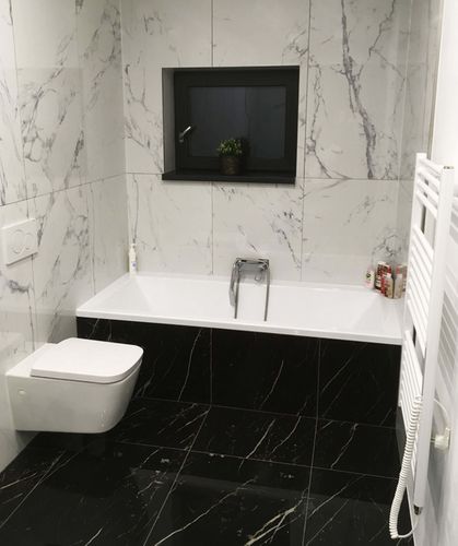 Struktura mramoru na velkoformátovém obkladu a dlažbě Canova vynikne perfektně i v malé koupelně. | S velkoformátovými obklady a dlažbou získá koupelna punc luxusu
