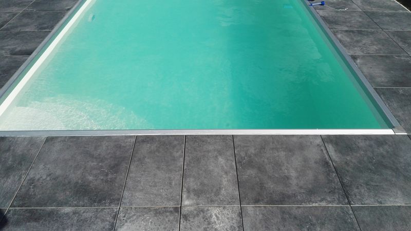 Venkovní 2cm dlažba na terasu a kolem bazénu Gare du Nord | Dlažba má také variantu pro exteriér, která má stejný design
