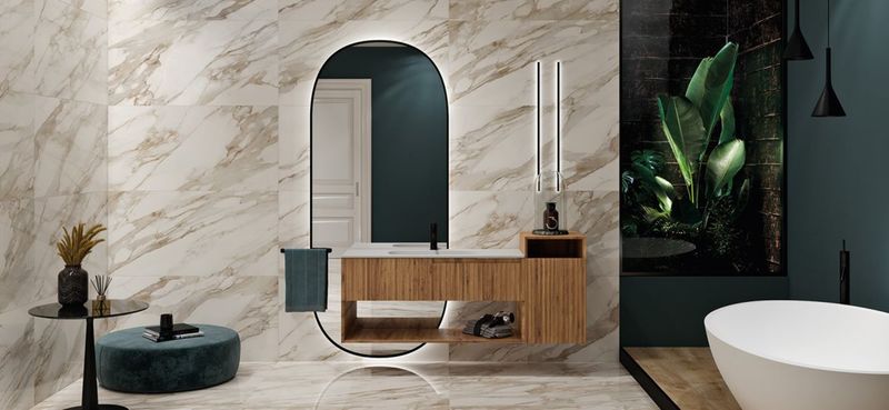 Koupelna s dlažbou imitující mramor Majestic | Dlažba Majestic má jemné a klikaté žíly mramoru, navozující prestižní a svůdnou atmosféru