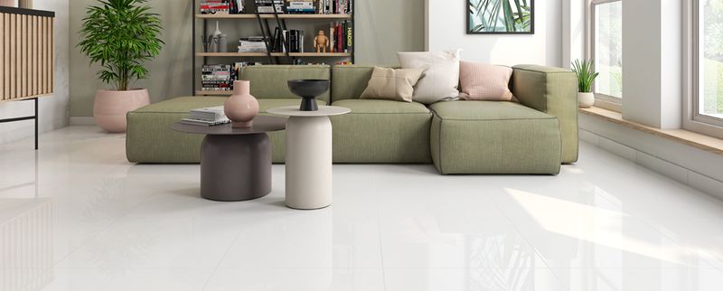 Nadčasová bílá dlažba Ice white v obývacím pokoji | Bílá keramická dlažba Ice může mít povrch v lesku i v matu