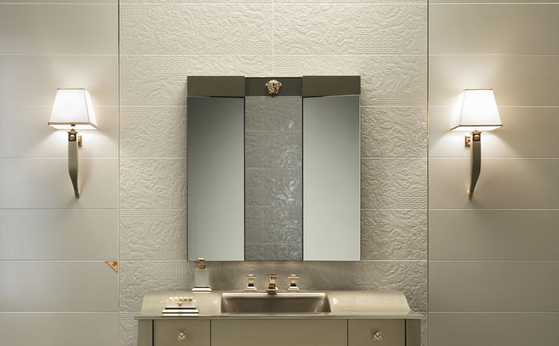 Koupelna s luxusními obklady a patchworkovým dekorem Versace | Luxusní obklady stěn vyniknou i v obývacích nebo hotelech