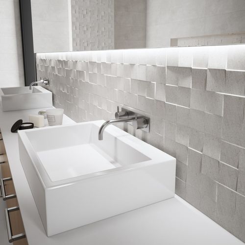 Bílá 3D mozaika v koupelně na stěně za umyvadly | Koupelnové obklady je možné doplnit je stejnojmennou dlažbou do koupelny