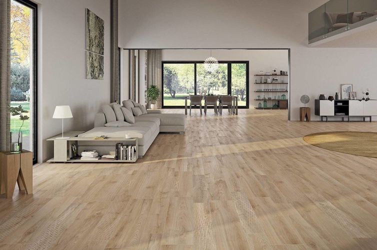 Dlažba v designu dřeva interiér zútulní a navodí příjemnou atmosféru | Dlažba Silverwood působí jako pravá dřevěná podlaha na pohled i na dotek