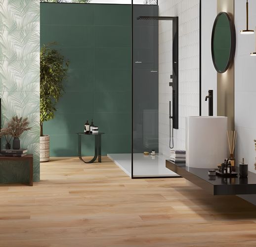 Keramické dřevo je mnohem vhodnější variantou na podlahu či stěnu do koupelny než pravé dřevo | Dlažba nenasakuje vodu a je tak vhodná také do koupelny, včetně sprchy