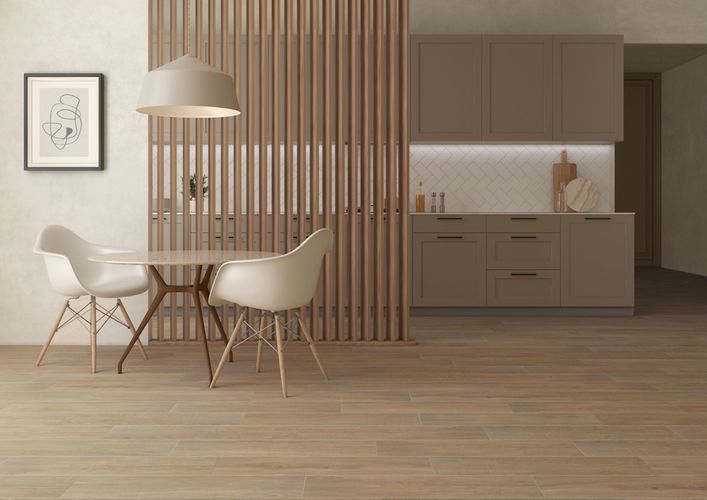 Interiérová dlažba připomíná pravá dřevěná prkna | Dřevěný vzhled dlažby vynikne i na stěně koupelny, ložnice či kuchyně