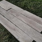 Venkovní dlažba imitace dřeva Noon 01 daylight na trávě na zahradě - Dlažba Noon II. jakost