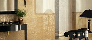 Nádherné dekorace k dlažbě imitující mramoru od prestižní značky Versace