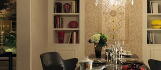 Zlatá mozaika Versace obývací místnost interiér