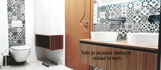 Skutečná realizace koupelny s dekorem k obkladu v imitaci betonu