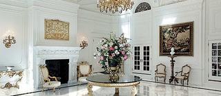 Dlažba imitující mramor Canova Vagli dodá interiéru luxusní vzhled.
