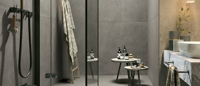 Dlažba imitující beton vynikne také v koupelně